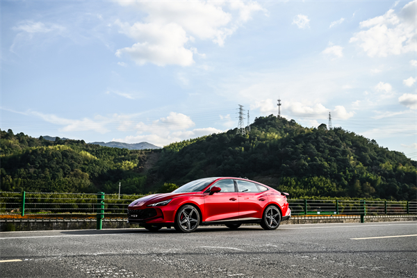 B级运动轿车新标杆来了，MG7 2025款智能登场，限时一口价11.29万元起